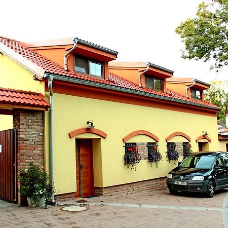 Vinny Sklep U Muhlbergeru Jaroslavice  Exterior photo