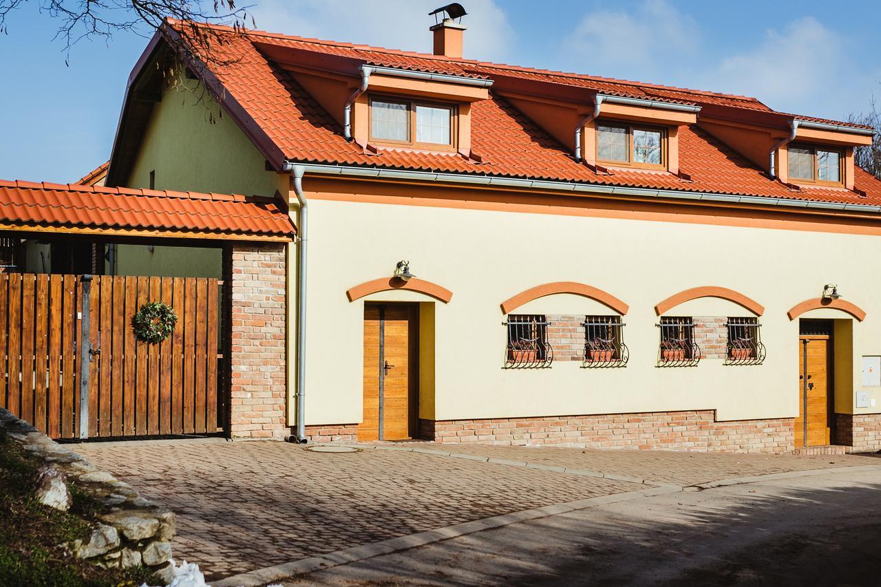 Vinny Sklep U Muhlbergeru Jaroslavice  Exterior photo
